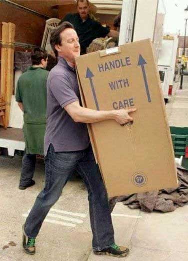 David Cameron gian di be do khoi dinh thu tuong