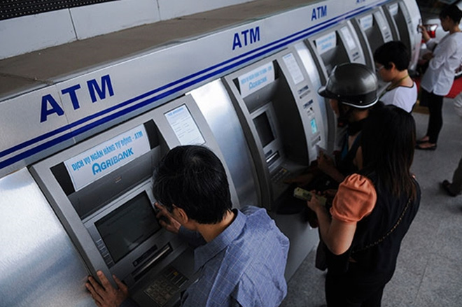 Thẻ ATM sẽ được chuyển từ thẻ từ sang thẻ chip để phòng chống tội phạm