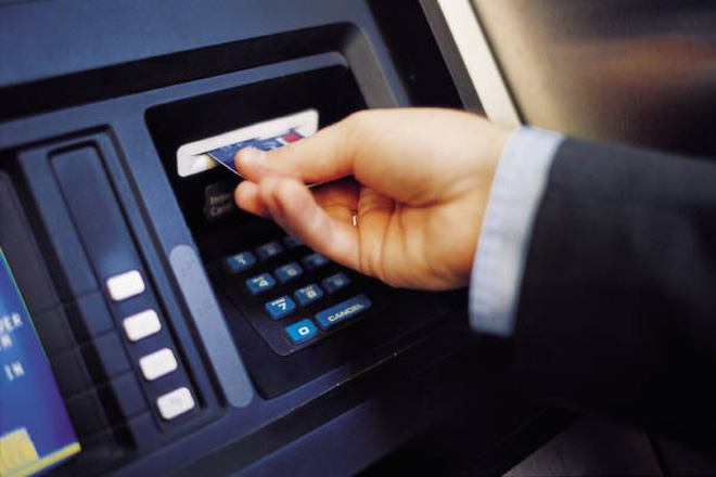 Tại sao sử dụng dịch vụ ATM phải tính phí?