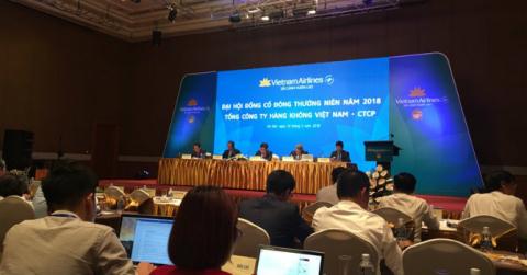 Bộ GTVT mua 164,7 triệu cổ phiếu Vietnam Airlines: Sai sách?