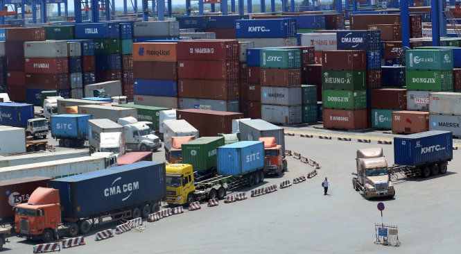 Hàng ùn ứ ở cảng vì quy định 'cửa nhập khẩu'