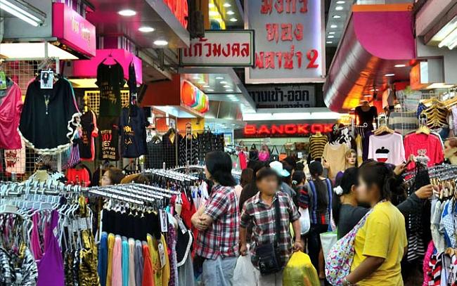 Dân nhà giàu ào ạt ra nước ngoài mua sắm cho Tết Nguyên đán