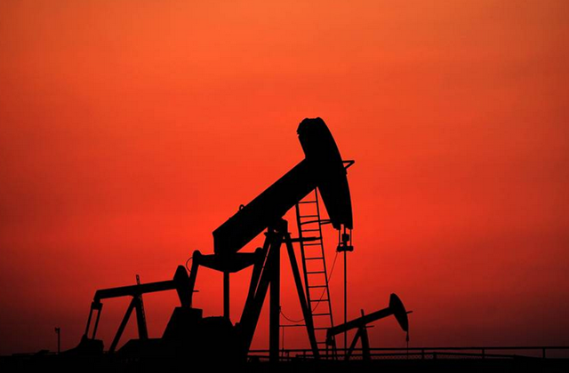 Giá dầu tăng gần 2% trước đồn đoán sản lượng tại Mỹ giảm