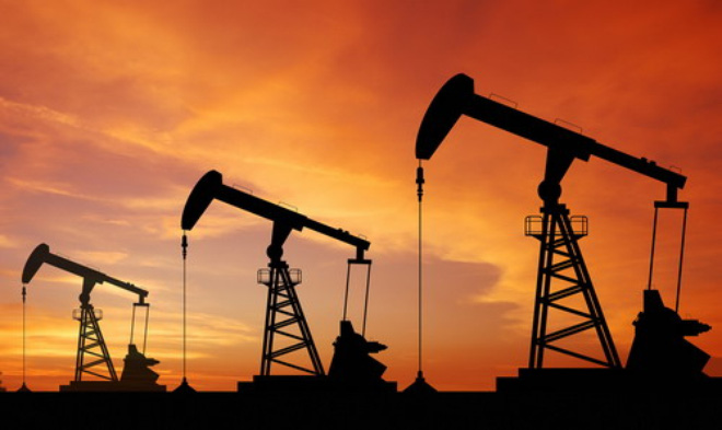 TT dầu TG ngày 31/8: Giá giảm do đồng đô la mạnh hơn, tồn kho dầu thô của Mỹ tăng