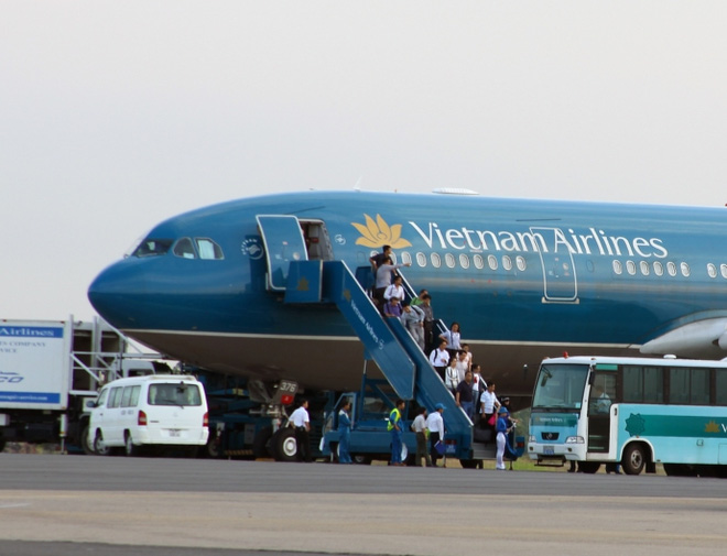 Bộ trưởng Đinh La Thăng: “Lợi nhuận Vietnam Airlines cao thế, phải giảm giá cho bà con được nhờ”