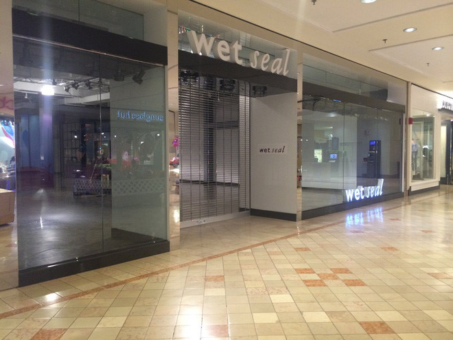 Wet Seal tính đóng cửa toàn bộ 171 điểm bán lẻ.