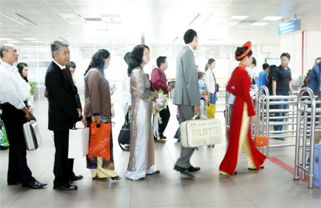 Mỗi năm, gần 100 nghìn người Việt di cư ra nước ngoài