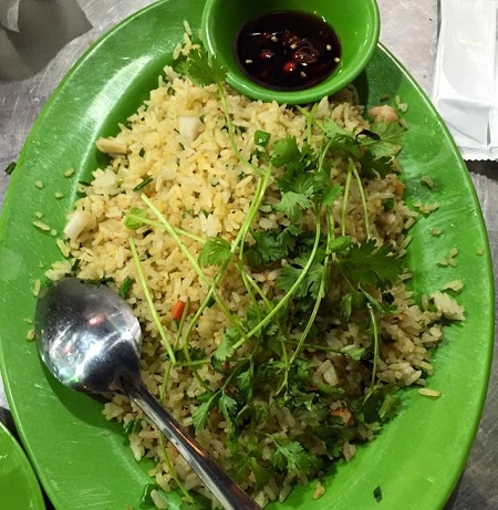 Phạt 3-5 triệu đồng vụ hất thức ăn vào khách ở Nha Trang