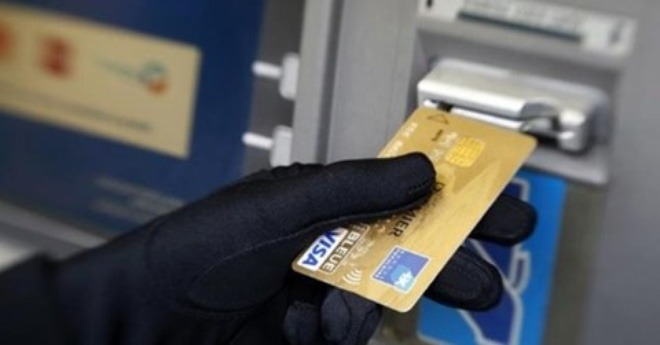 Mất tiền trong thẻ ATM: Khách hàng có luôn ở thế yếu?