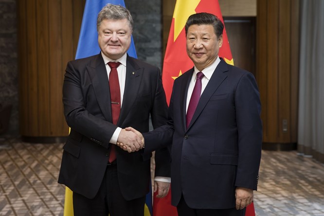 Ukraine sa vòng tay Trung Quốc