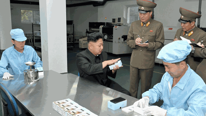 Người Triều Tiên đang may quần áo cho người Mỹ - ảnh 2