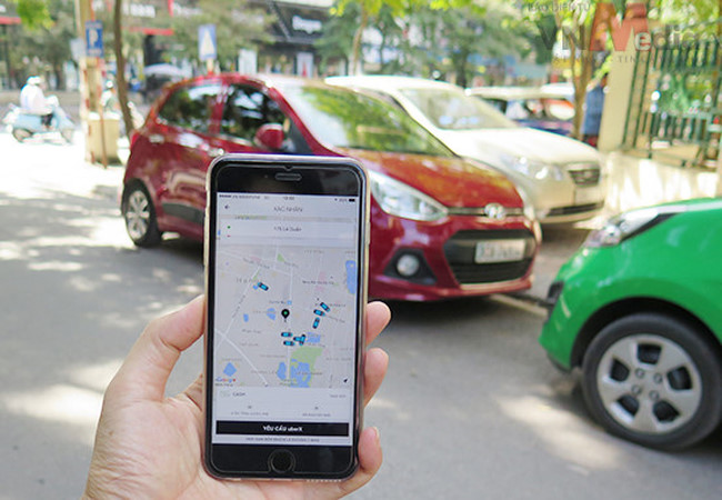 Đại chiến taxi: Uber khẳng định không có chuyện đứng ngoài luật